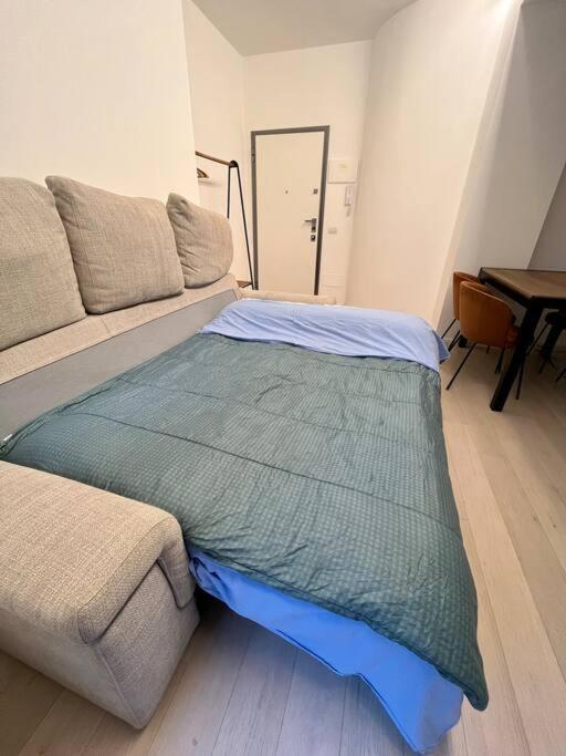Modern Apartment - Walking Distance To Milan Central Station Exterior foto